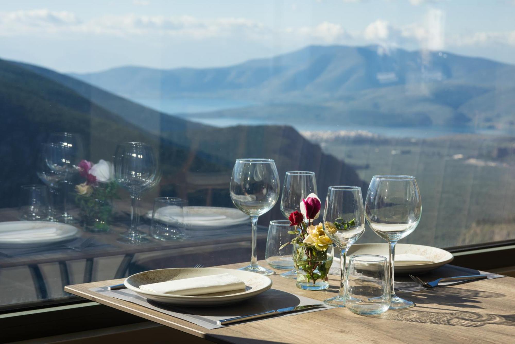 V Hotel Delphi ภายนอก รูปภาพ